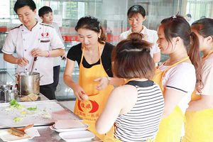 同类内容两者都保留在站内即可形成完整